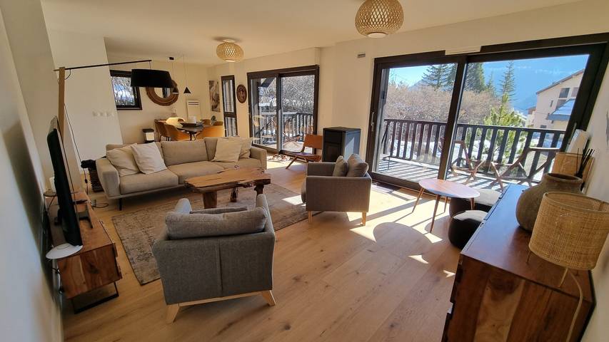 Gîte pour 8 personnes, avec balcon à Saint-Étienne-de-Tinée