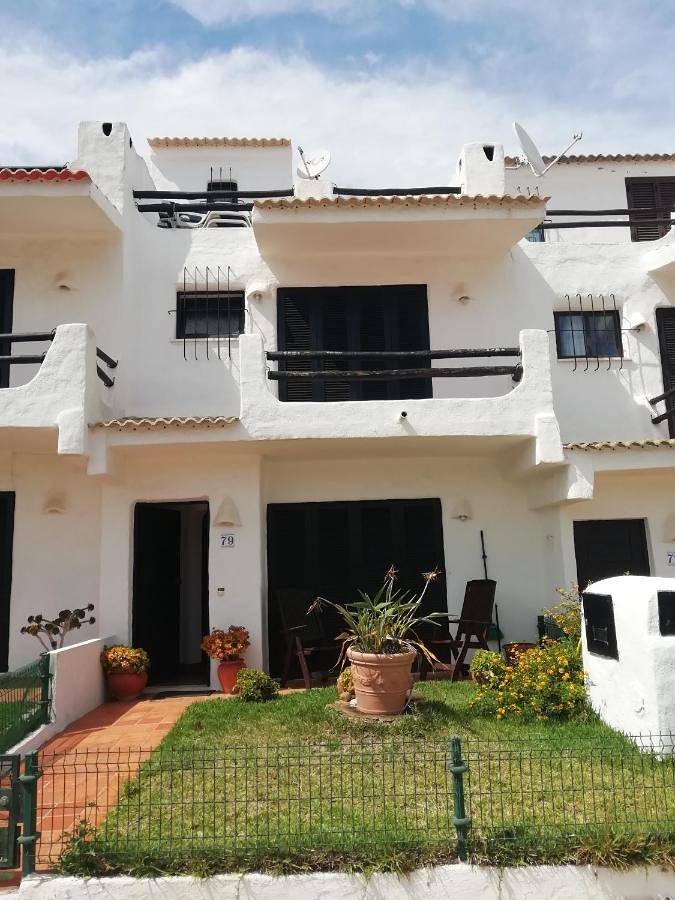Ferienhaus mit Meerblick für 6 Personen, mit Ausblick und Garten sowie Pool, kinderfreundlich in Lagos