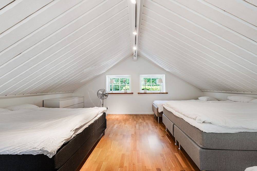 Spa-Kabine mit Jacuzzi und Holzsauna in Mälaren