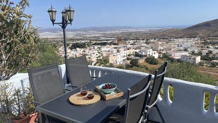 Casa de vacaciones para 2 personas, con jardín además de vistas y piscina - 1