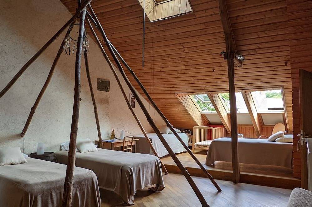 Quiet, typical ecological farmhouse for 12 people in the Pays de Redon. in La Chapelle-de-Brain, Redon und Umgebung