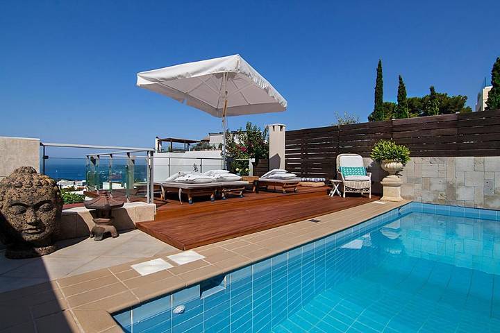 Location de vacances pour 5 personnes, avec Terrasse et Jardin ainsi que Piscine et Vue dans Saronida - 3