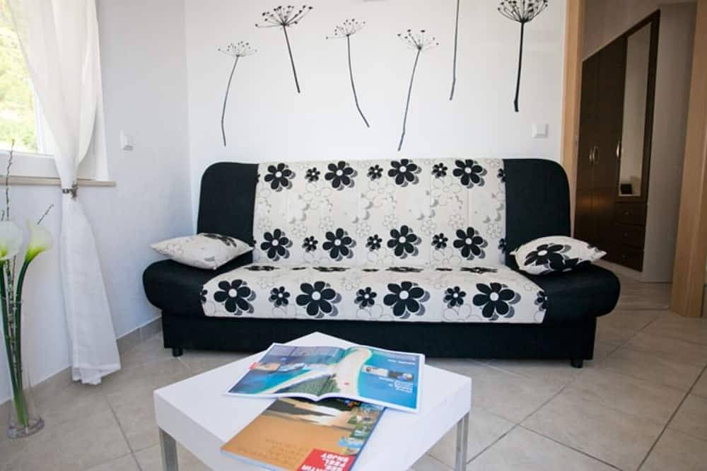 Ganze Wohnung, Nettes Apartment mit Pool und Teilmeerblick in Pisak, Split-Dalmatien
