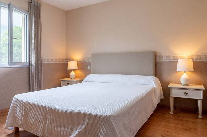 Location de vacances pour 10 personnes, avec jardin et terrasse à Béost - 3