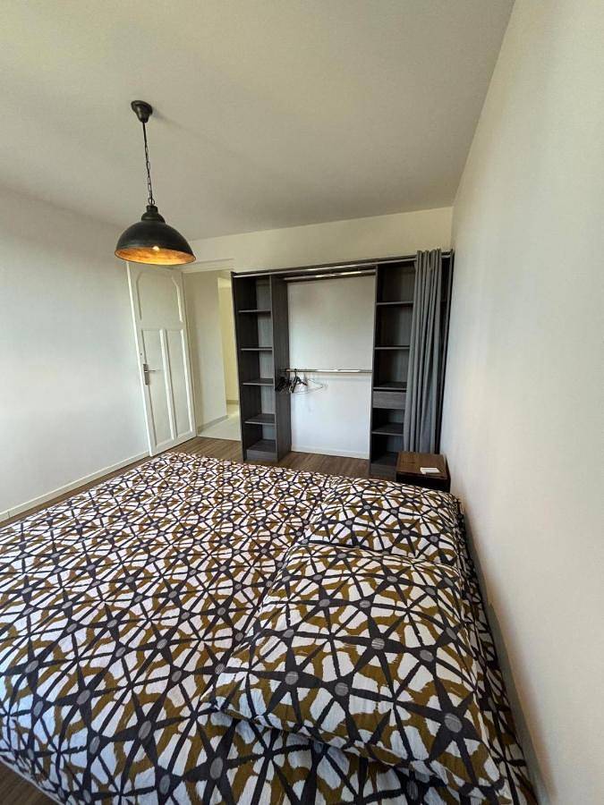 Five-Bedroom House in Néris-les-Bains, Région de Montluçon