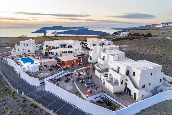 Hotel für 4 Personen, mit Garten und Pool sowie Balkon - 1