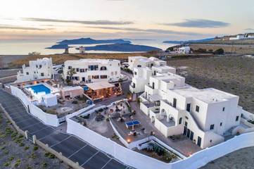 Hôtel pour 4 personnes, avec jardin ainsi que piscine et balcon à Megalochori