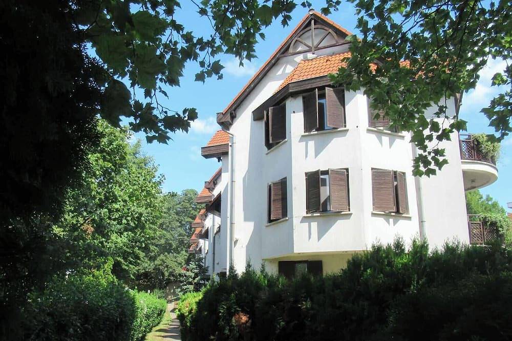 Apartamento entero, Apartamento de vacaciones con entrada independiente en una casa de vacaciones. in Csopak, Balatonfüredi járás