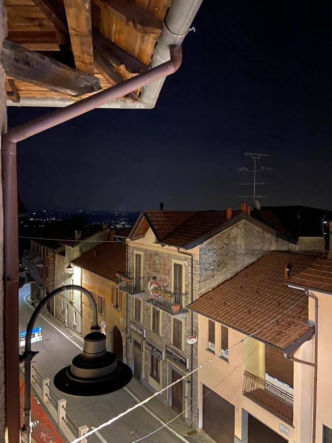 Gîte pour 2 personnes, avec vue ainsi que balcon et vue sur le lac dans Massino Visconti - 2