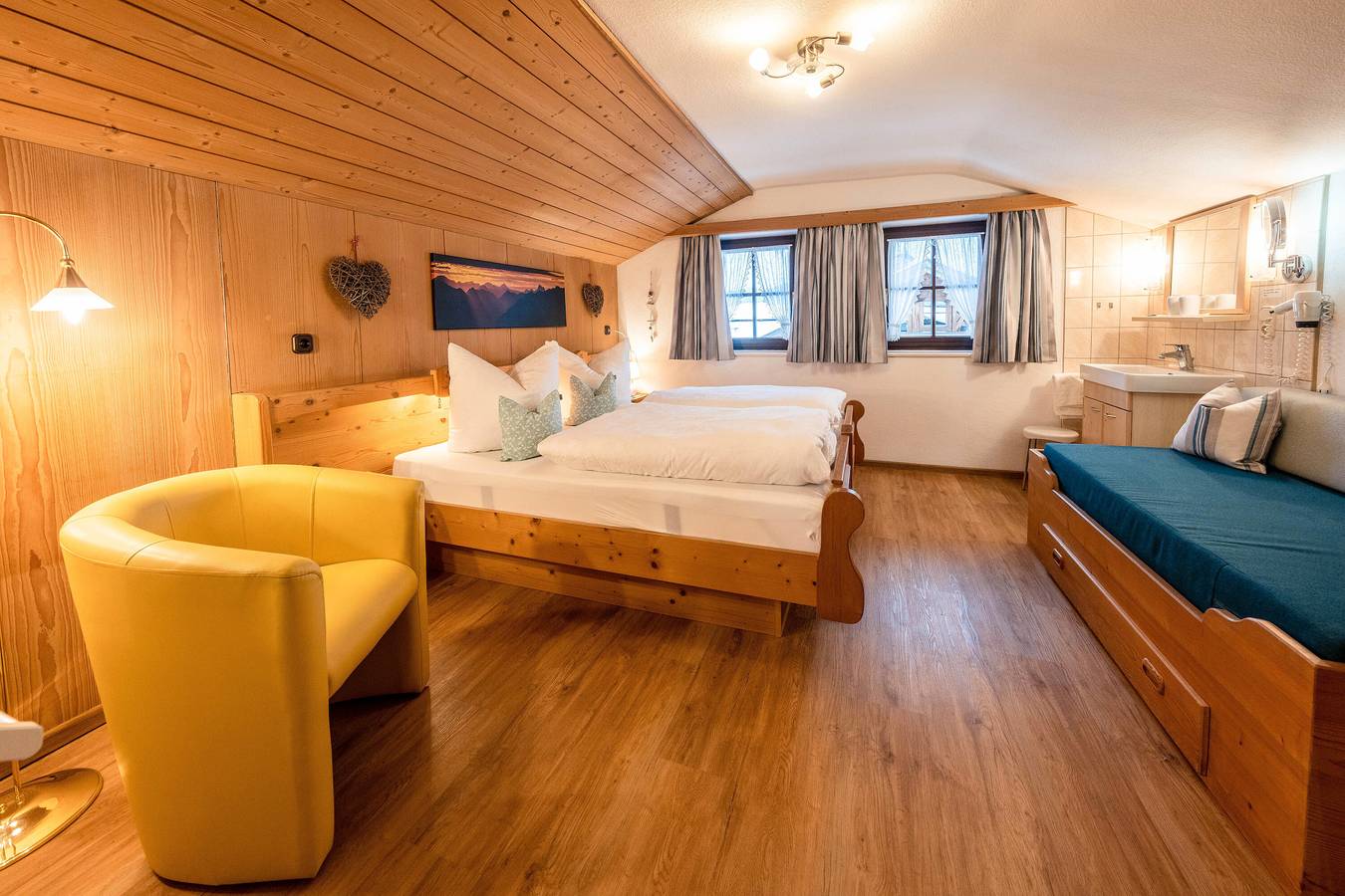 Ganze Wohnung, Ferienwohnung 'Nr. 2 Karwendel' mit Bergblick, Balkon und Wi-Fi in Krün, Bayerische Alpen