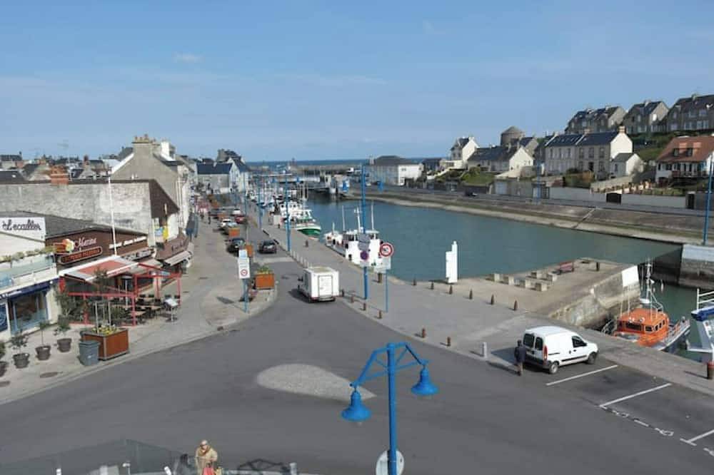 Entire apartment, Apartment with harbour and sea views in Port-en-Bessin-Huppain, Bayeux region