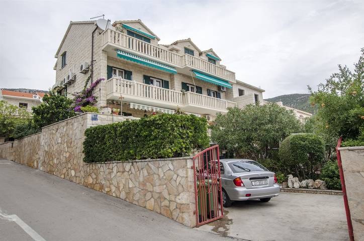 Gîte pour 5 personnes, avec balcon à Bol - 2