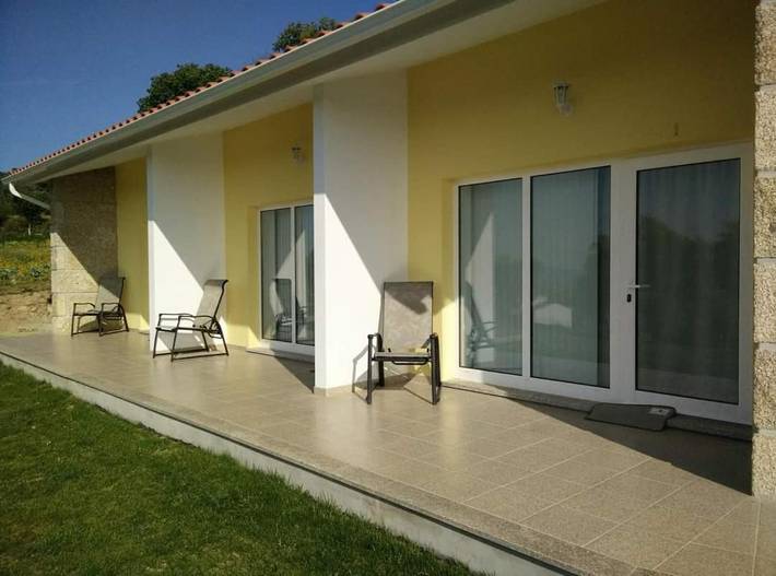 Chambre d’hôte pour 3 personnes, avec vue sur le lac ainsi que vue et jardin à Gouveia