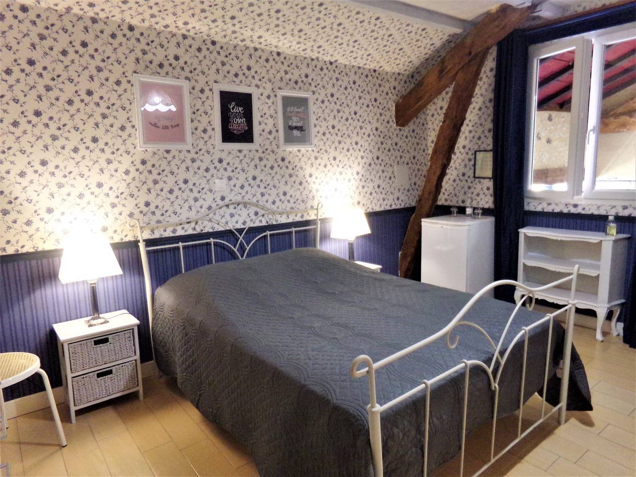 Guest Rooms 'Le Pré Fleuri 5' with Shared Pool, Communal Terrace and Wi-Fi in Saint-Sulpice-de-Roumagnac, Périgord Vert