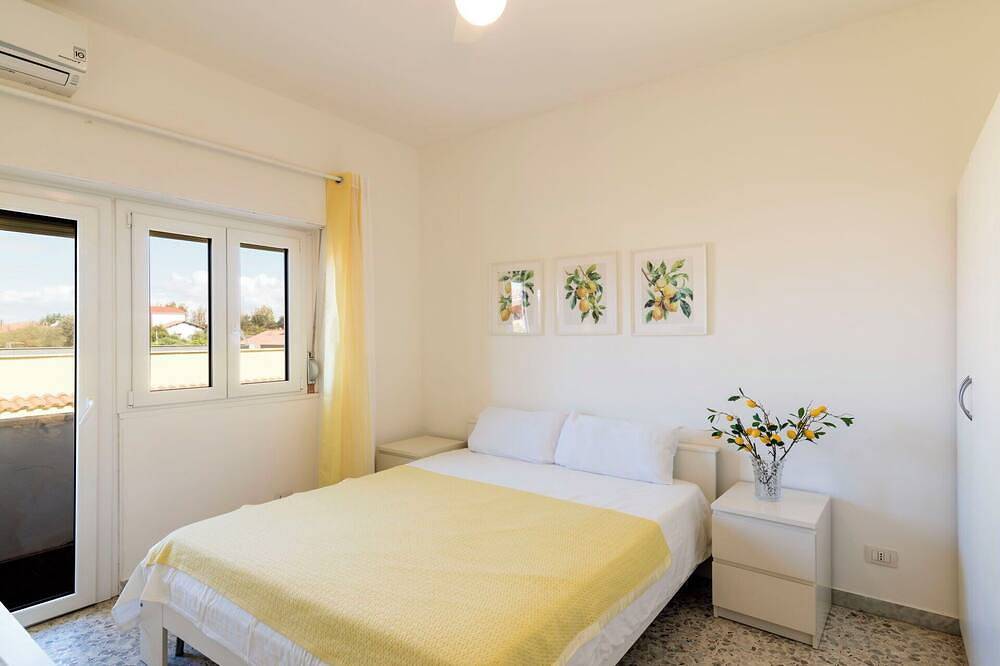 Apartamento entero, Hermoso apartamento para 8 personas con Wifi, Tv, terraza y mascotas permitida in Ardea, Provincia de Roma