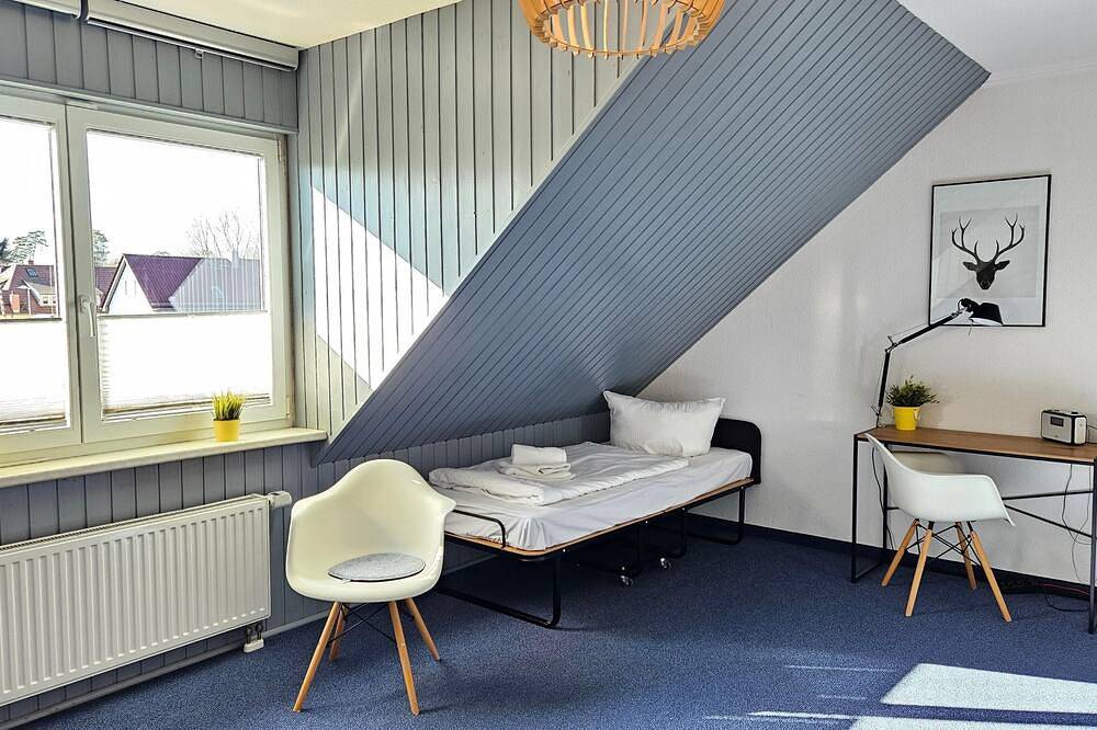 Appartement entier, Vacation apartment Waldweg, 2 adults + 1 child, 75m², balcony, attic in Bad Saarow, Dahme-Seengebiet
