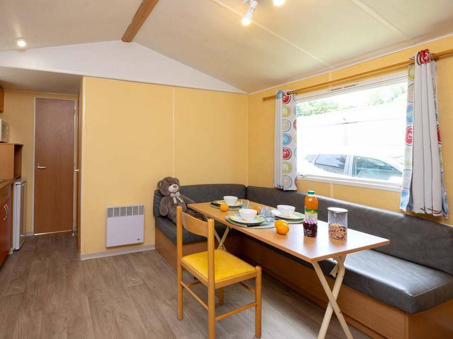 Camping Paradis - L'Europe - Mobilheim 4 personen - Klassiker Überdachte Terrasse 27M² So/So in Murol, Regionaler Naturpark Volcans d'Auvergne