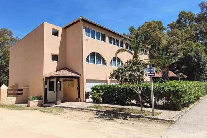 Appartement entier, Studio standing jardin privé,climatisé,le confort au soleil à deux pas de la mer in Calvi, Région de Calvi