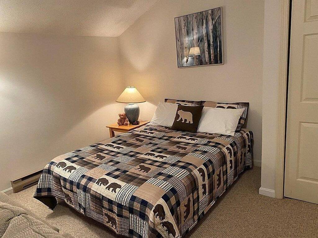 Nicely updated 3 bedroom multi-level condo #313 in Lincoln (NH), Franconia Notch