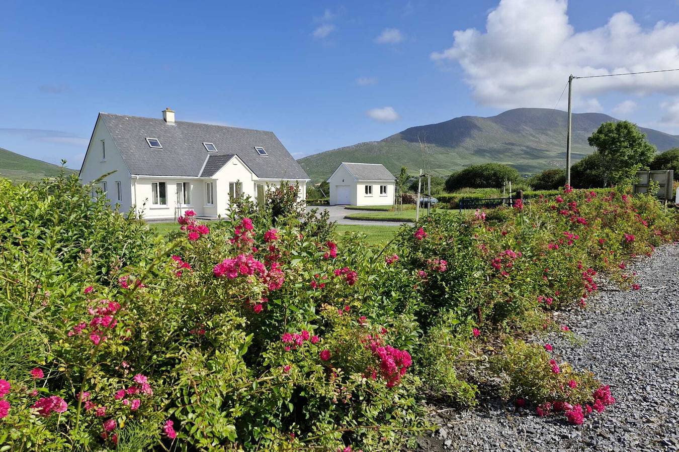 Villa Rose - Sleeps 2 & Stunning Seaside Views in Caher, County Kerry
