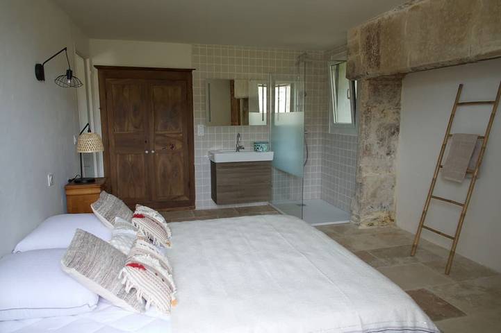Casa de pueblo Idealmente ubicada in Saint-Médard, Quercy