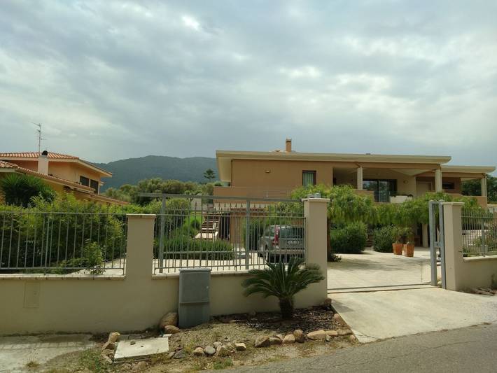 Appartement entier, Villa Luigi, Unterkunft in der Villa, Parkplatz, Wallbox in Poggio dei Pini, Capoterra