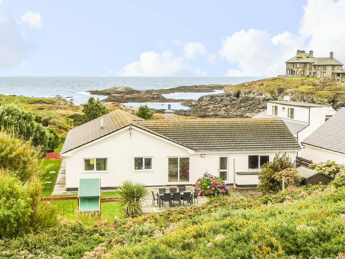 Cottage for 10 people, with Garden in Trearddur Bay