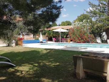 Gîte pour 4 personnes, avec piscine ainsi que jardin et terrasse à Mouriès