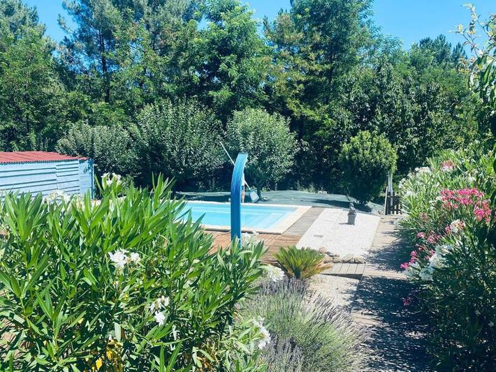 Location de vacances pour 4 personnes, avec vue ainsi que piscine et jardin, adapté aux familles à Le Martinet - 2