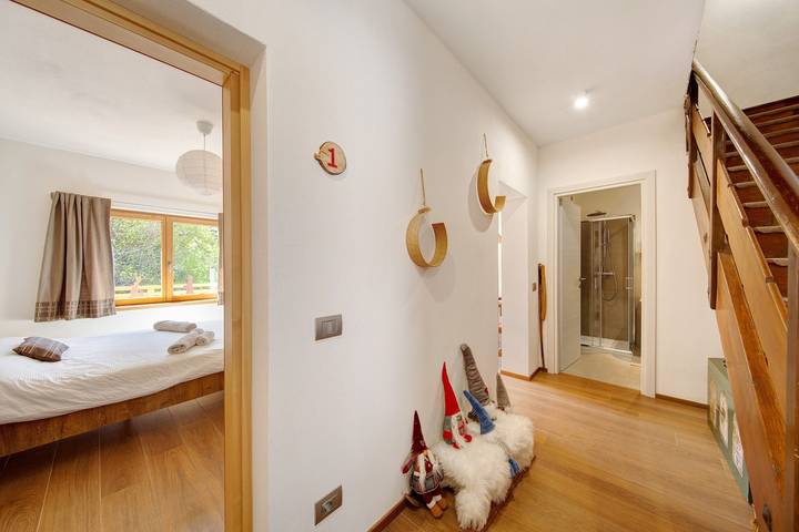 Room 1 - Nene Cristina with External Bathroom, Shared Terrace and Garden in Pieve di Cadore, Östra Dolomiterna