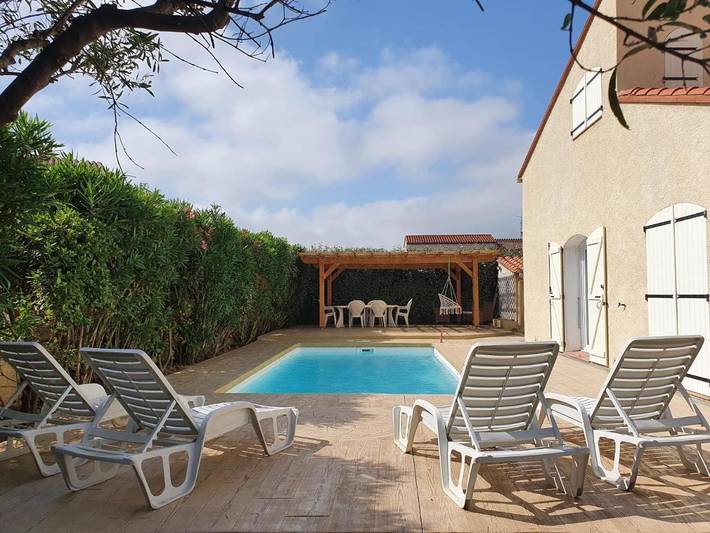 Maison de vacances pour 8 personnes, avec Balcon et Terrasse ainsi que Jardin et Piscine à Villeneuve-de-la-Raho