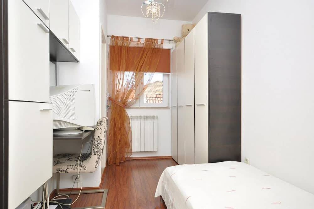 Apartamento entero, 3 bedroom beach front apartment in Supetar in Supetar, Brac