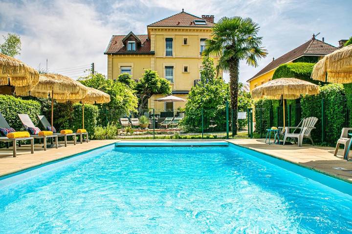 Hôtel pour 2 personnes, avec Terrasse ainsi que Jardin et Piscine