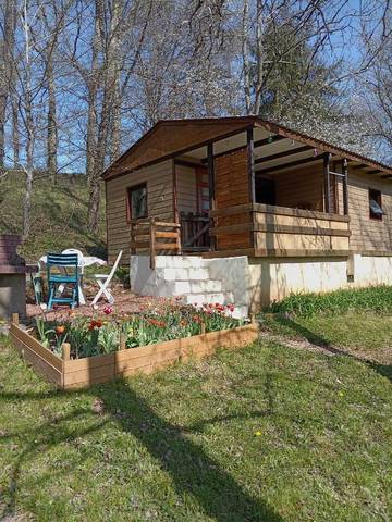 Maison de campagne pour 5 personnes, avec piscine et jardin, adapté aux familles à Prats-du-Périgord