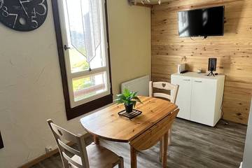 Gîte pour 4 personnes, avec piscine à Ustou