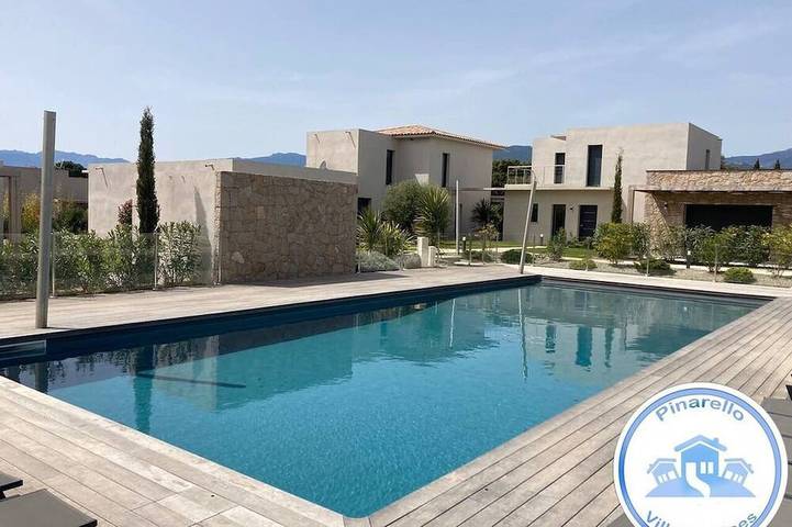 Villa für 6 Personen, mit Pool und Balkon sowie Garten - 1