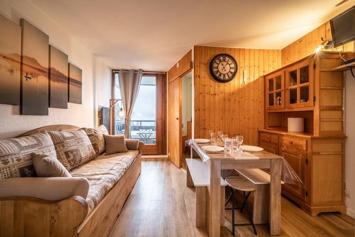 Apartamento entero, Apartamento 'Morillon' con vistas a la montaña y balcón in Station de Morillon, Grand Massif