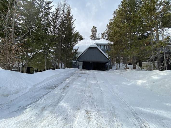 Glamping for 10 people, with balcony and hot tub in British Columbia