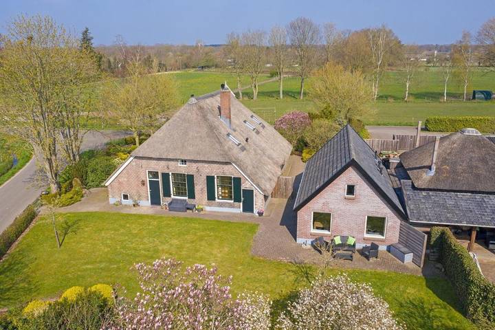 Vakantiewoning voor 4 personen, with Whirlpool and Terras as well as Tuin and Uitzicht in Emst