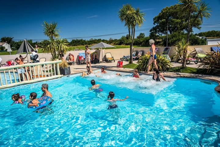 Camping für 4 Personen, mit Terrasse in der Pays de la Loire - 2