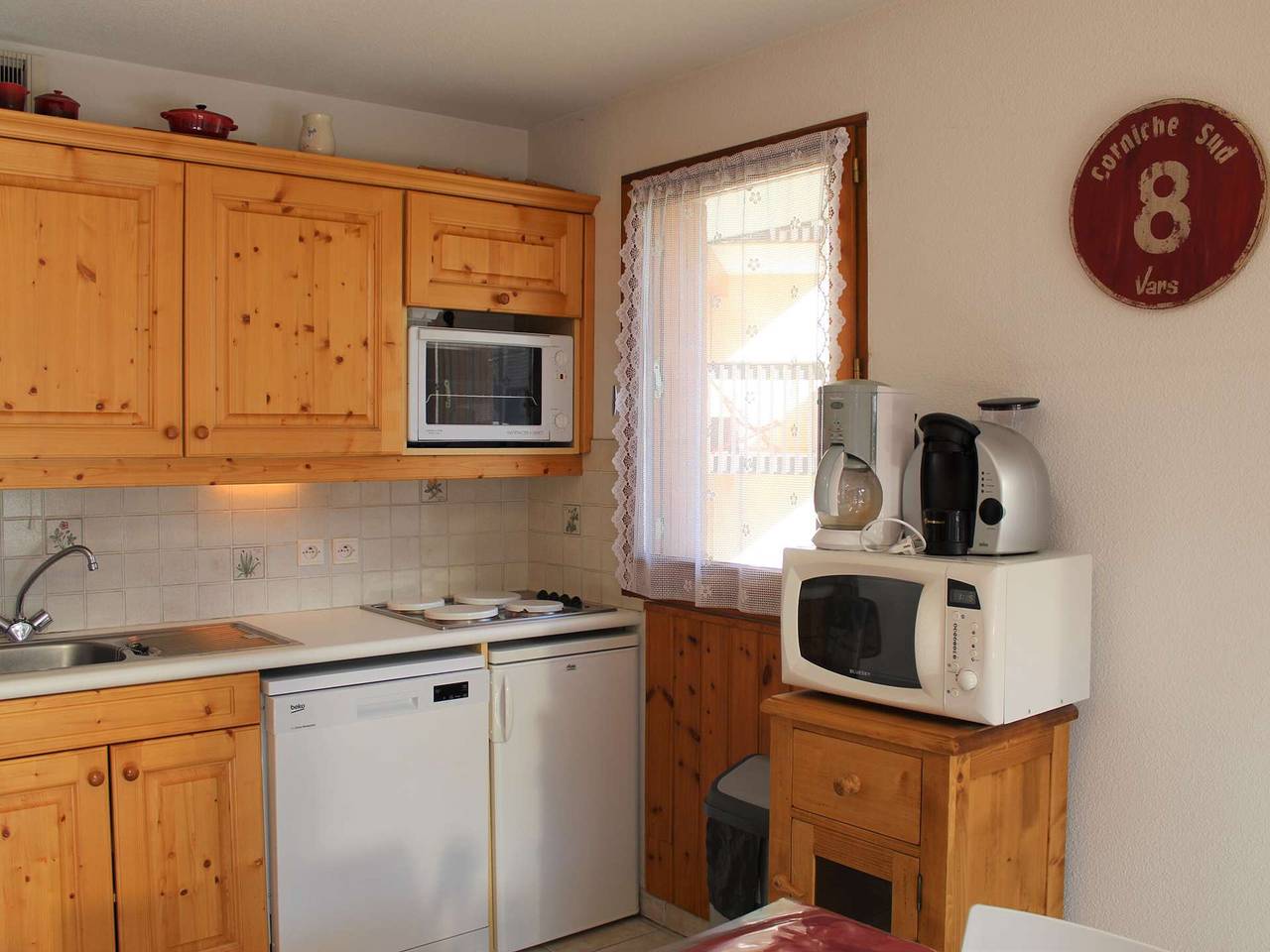 Entire apartment, Cozy 2-Bedroom Apartment in Vars Les Claux, 100m from Slopes and Shops in Vars, Briançon region