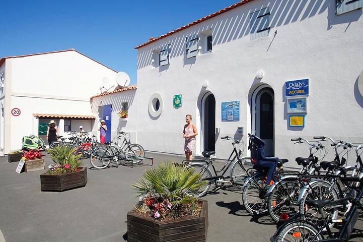 Ganze Wohnung, Accès Piscine! Appart cos und sympa mit mezzanine, près de la plage in Le Château-d'Oléron, Côte de Beauté