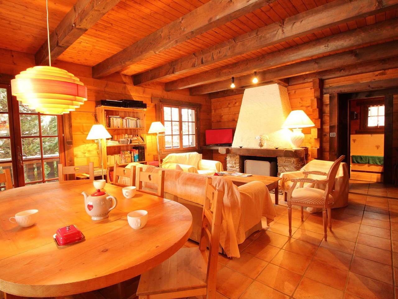 Chalet 4 chambres sur pistes débutants avec balcon et parking, à 350m des commerces in Les Carroz, Arâches-la-Frasse