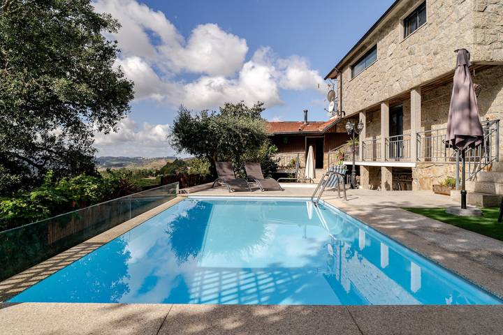 Casa de Vacaciones 'Real De Cima' con Vista a la Montaña, Wi-Fi y Aire Acondicionado in Fervença, Distrito de Braga