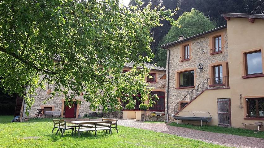 Gîte pour 15 personnes, avec Balcon et Jacuzzi ainsi que Jardin et Vue dans Rhône