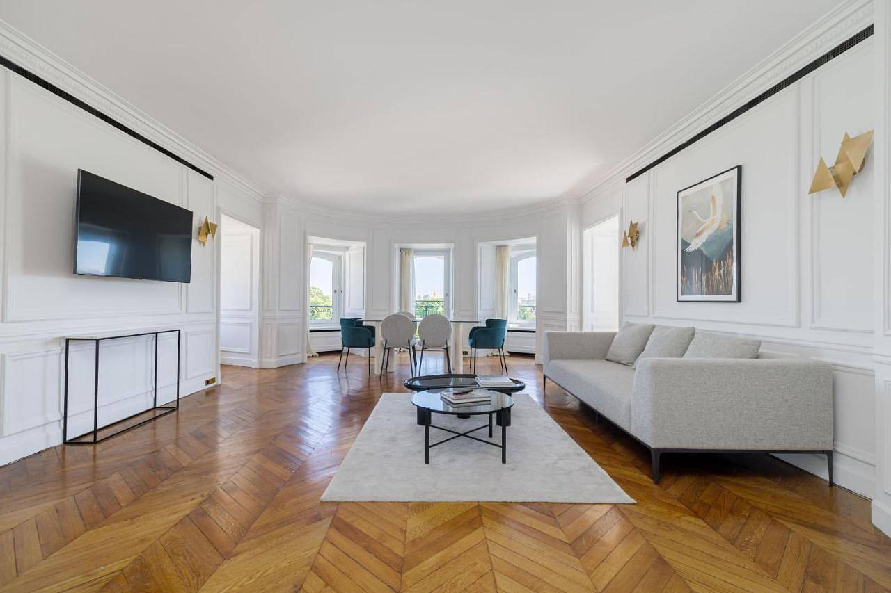 Cały apartament, Luxury apartments - Avenue Montaigne in Tour Eiffel, Paryż