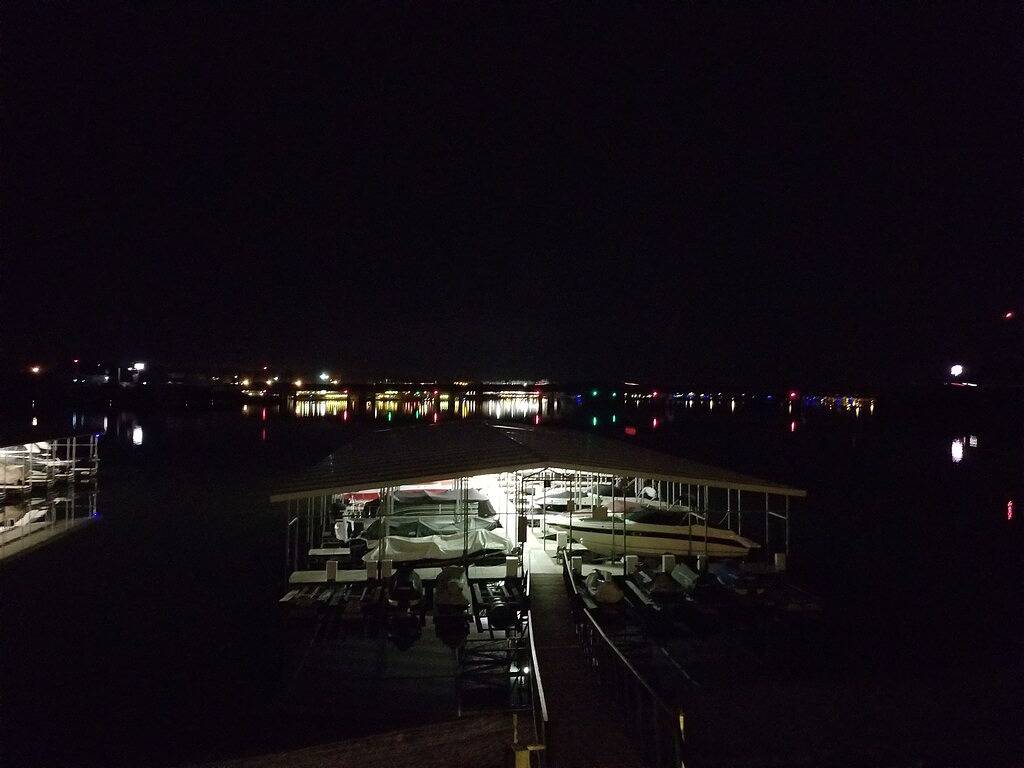 Ganze Wohnung, Gute Aussicht! Aktualisiert! Seeseite! Aufzug! Ganz in der Nähe von Einkaufsmöglichkeiten und Restaurants! W-lan in Osage Beach, Lake of the Ozarks