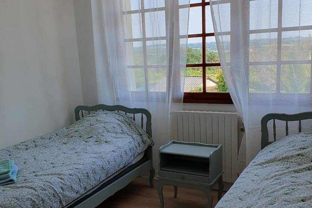 Pavillon Individuel au Calme in Les Pieux, Côte de la Déroute
