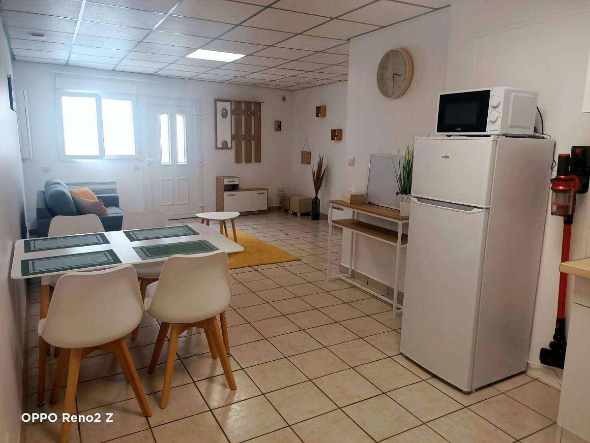 Appartement entier, One-Bedroom Apartment in Saint-Laurent-de-la-Salanque, Côte d'Améthyste