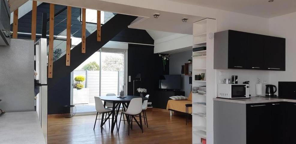 Location de vacances pour 4 personnes, avec jardin dans Saint-Clair-sur-les-Monts - 2